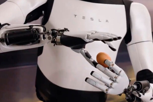 Tesla Optimus : Le robot conçu pour prendre en charge vos tâches ménagères
