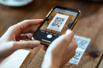 Comment reconnaitre un faux QR code et éviter les arnaques ?