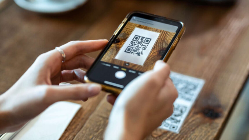 Comment reconnaitre un faux QR code et éviter les arnaques ?