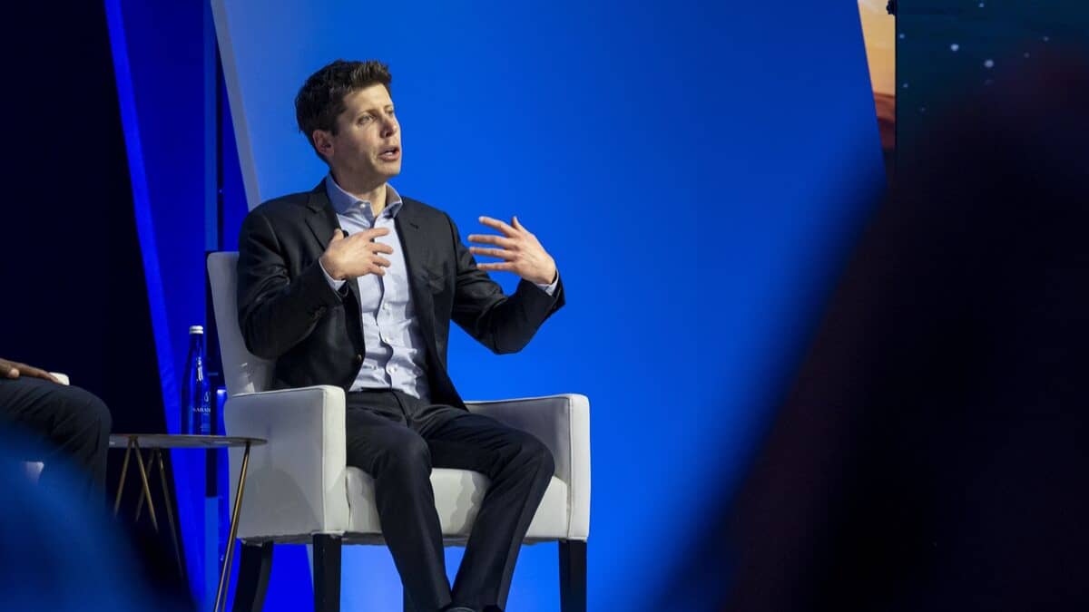 Sam Altman : le PDG d’OpenAI alerte sur les dangers liés à ChatGPT