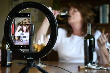 Promotion de l’alcool : la justice française sévit contre Meta et 13 influenceurs