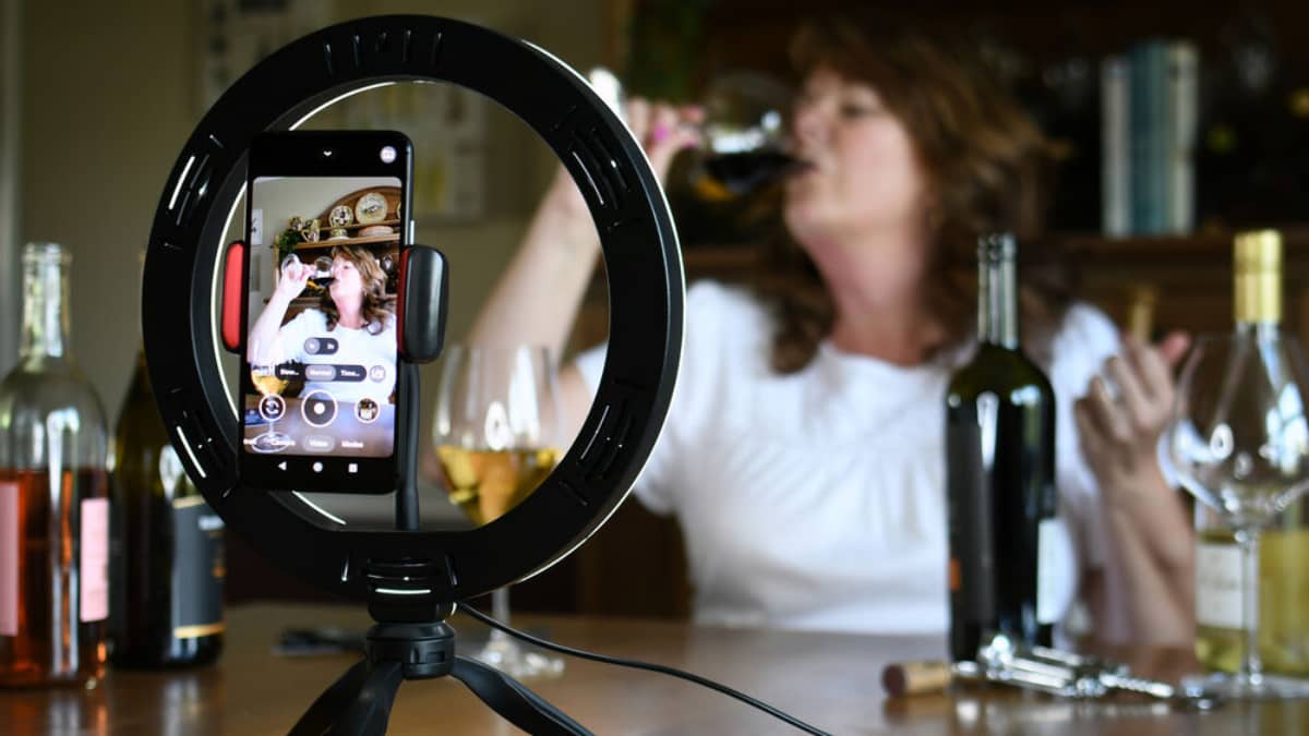 Promotion de l’alcool : la justice française sévit contre Meta et 13 influenceurs