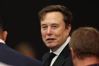 Elon Musk lance Grokipedia pour remplacer Wikipedia