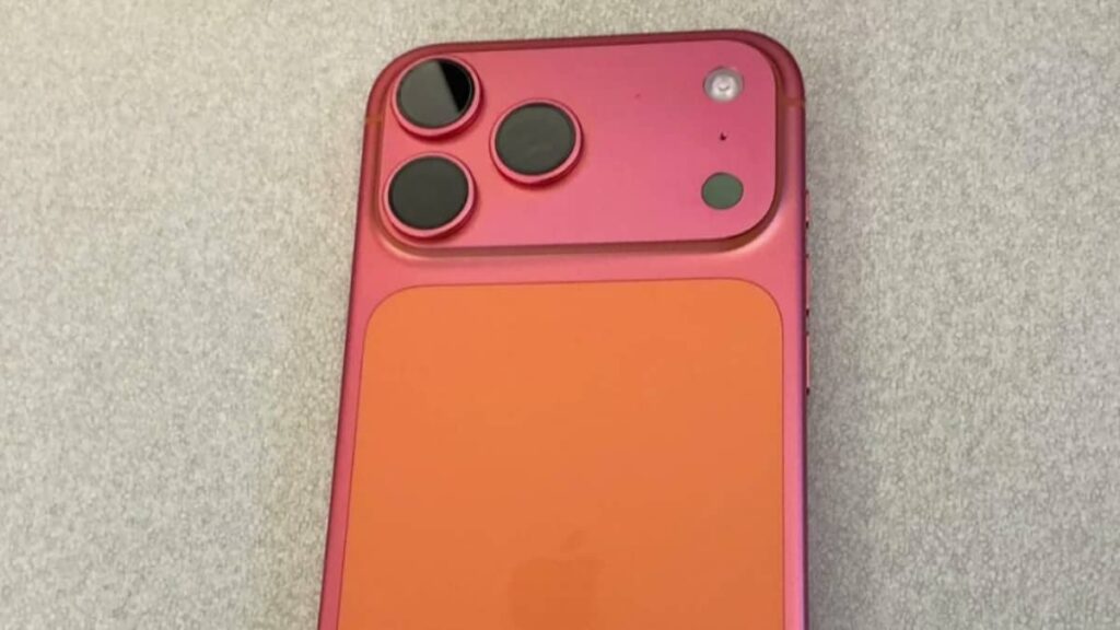 Pinkgate : c’est quoi ce bug qui fait passer l’iPhone 17 Pro de l’orange au rose ? 