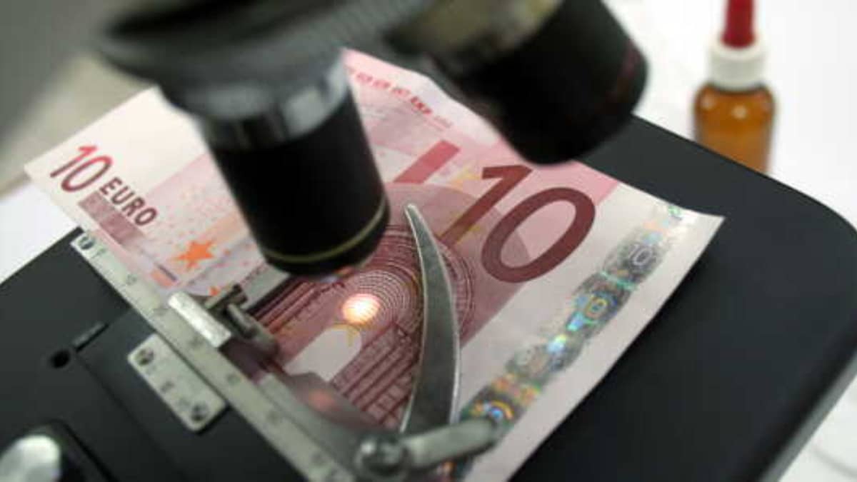 Saviez-vous que votre smartphone peut détecter les faux billets ?